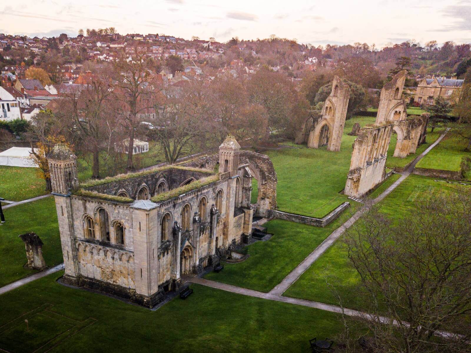 Glastonbury Abby, Rabbies Tours